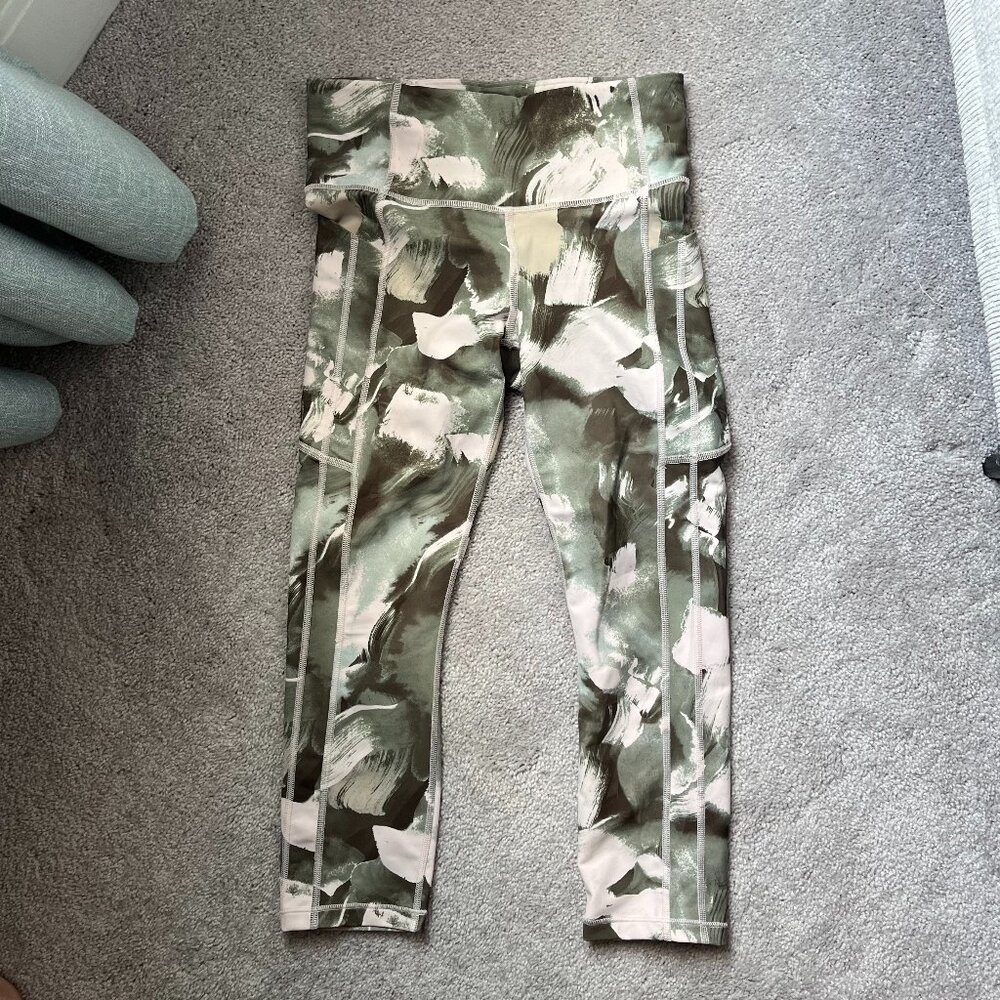 NWOT Salutation Ultimate Stash II Capri Green Print Small